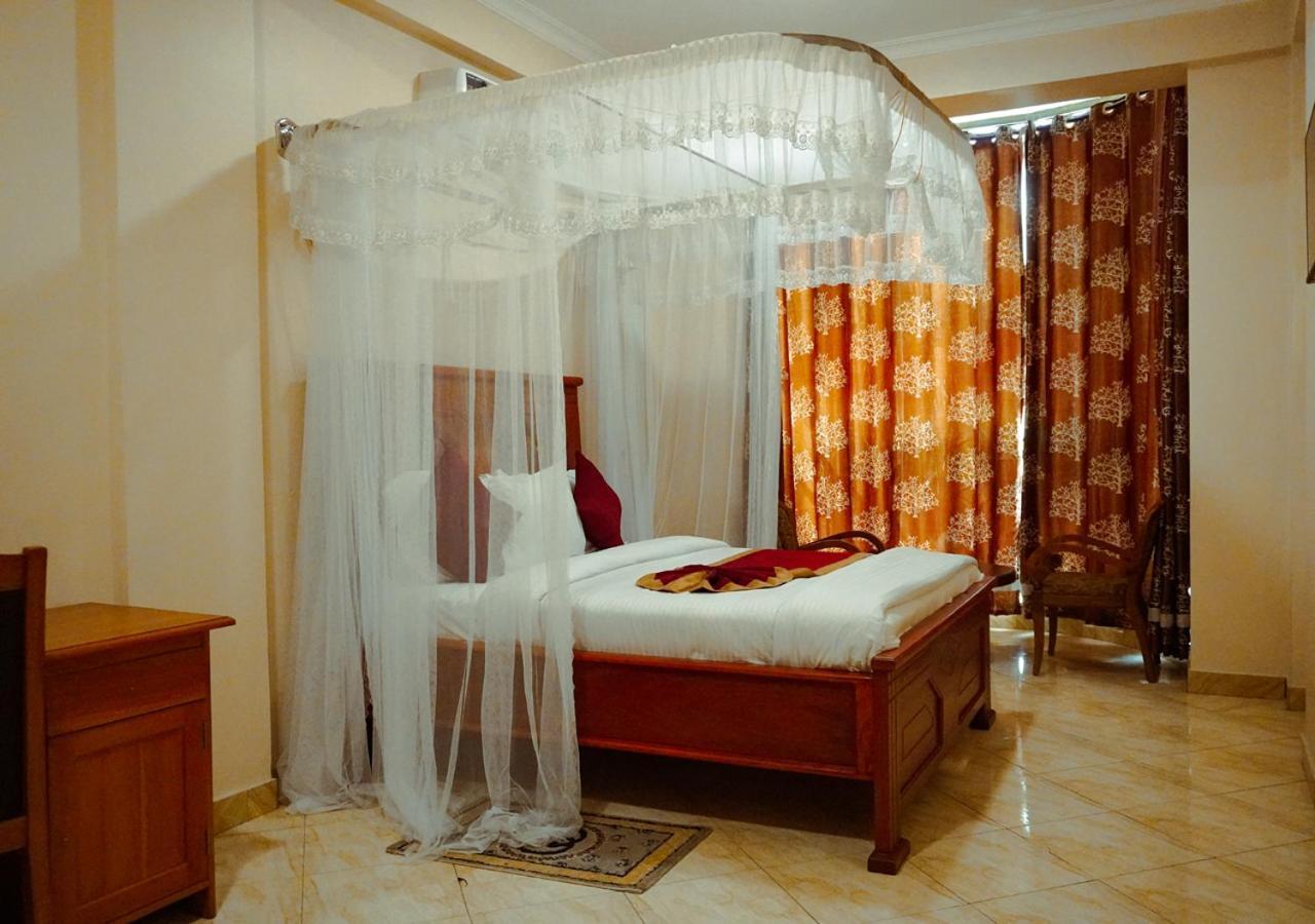 Senator Hotel Arusha Buitenkant foto