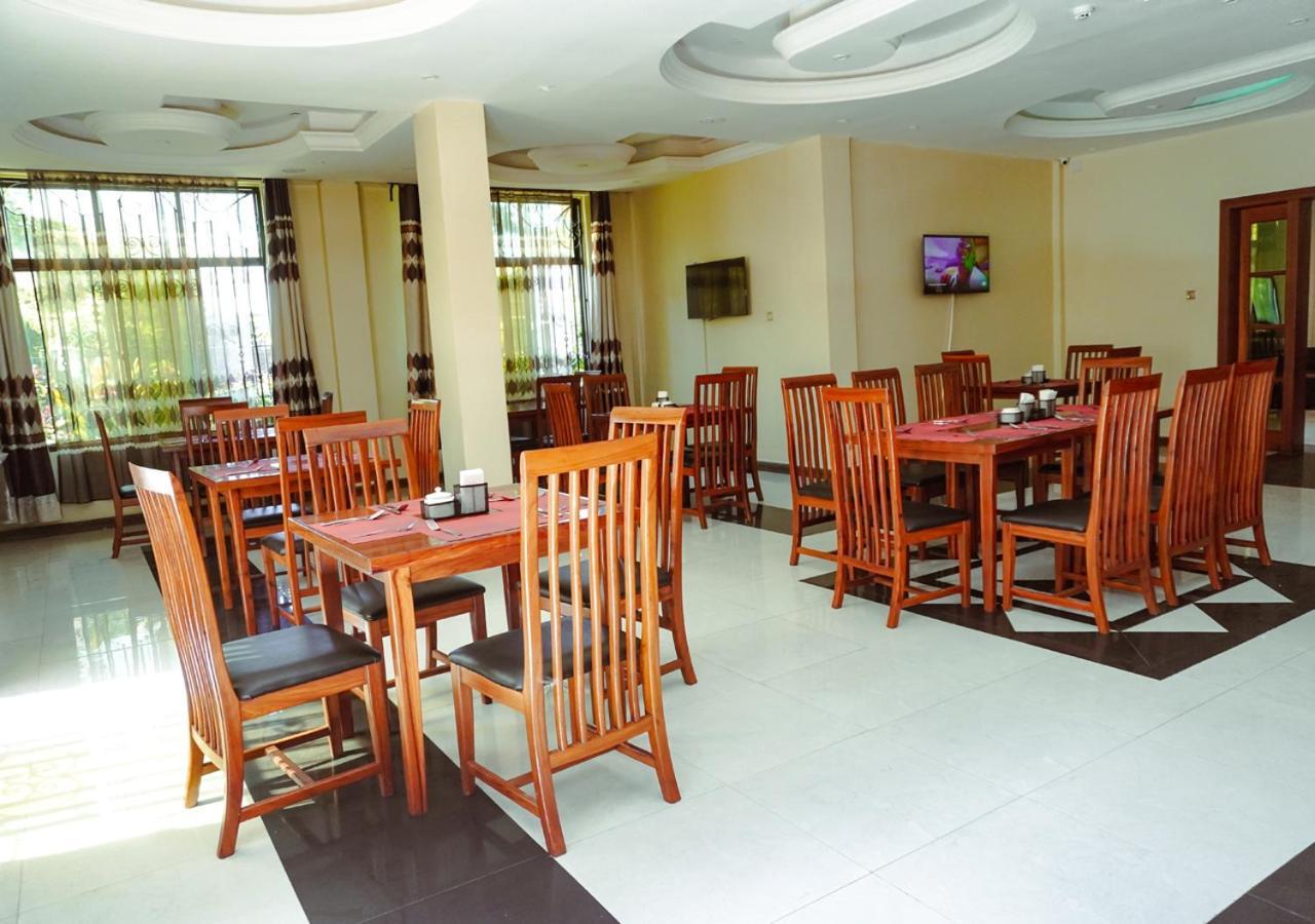 Senator Hotel Arusha Buitenkant foto